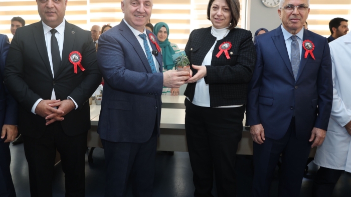Başkan Bıyık’tan 4 bin öğretmene anlamlı jest